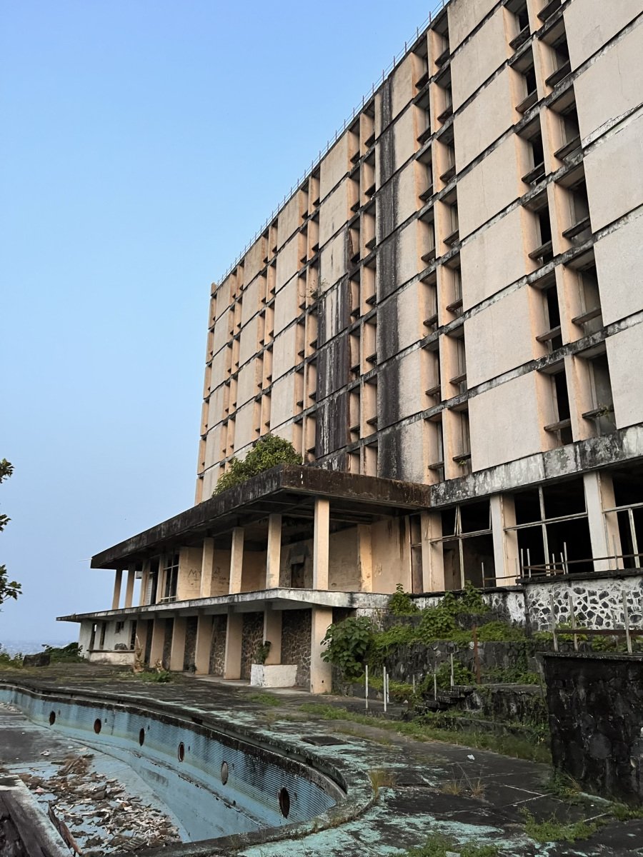 Verlassenes Luxushotel in Monrovia
